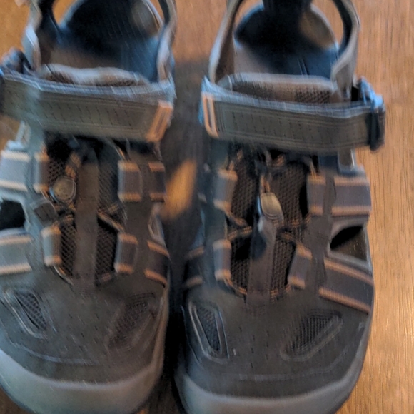 Men's Teva size 12 sandals - Picture 5 of 6